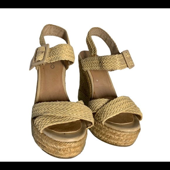 Aldo Shoes - Aldo Beige Yute Platform Sandals size 8.